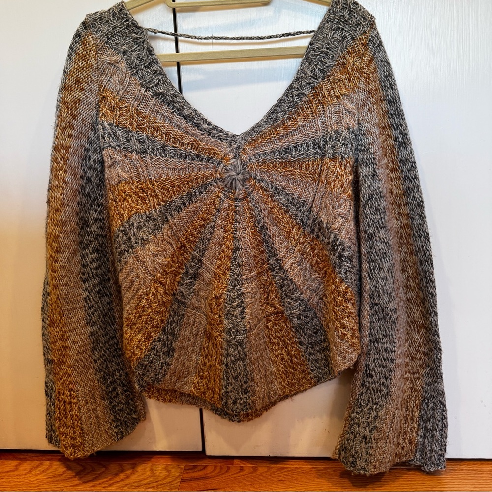 Vintage Free People Bell Sleeve Sweater! Size XS